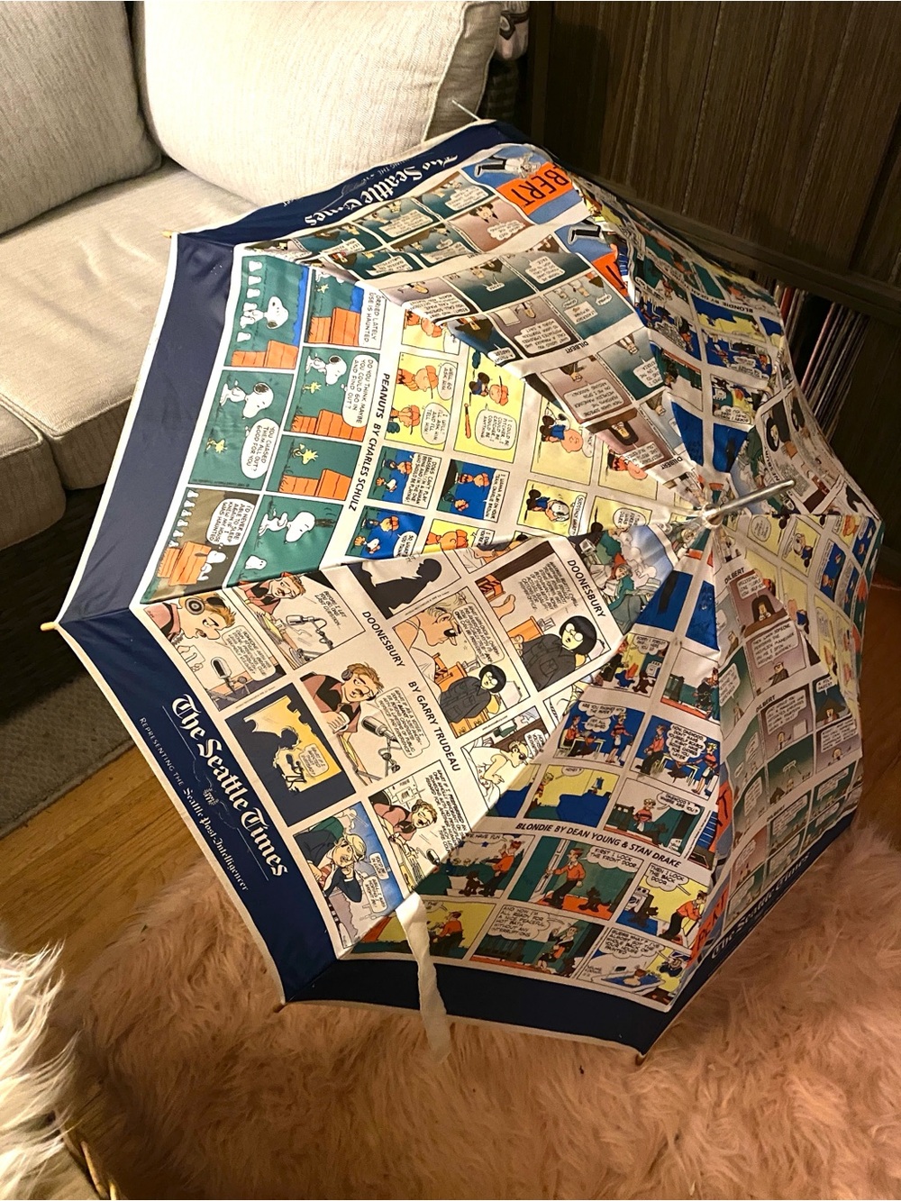 Vintage large umbrella - Seattle Times - Comic Strip - Multicolor - long spike